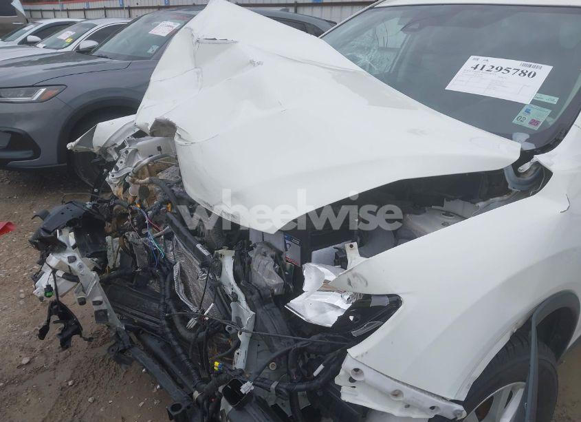 Photo 10 of 2019 Nissan Rogue S (VIN 5N1AT2MT7KC761097)