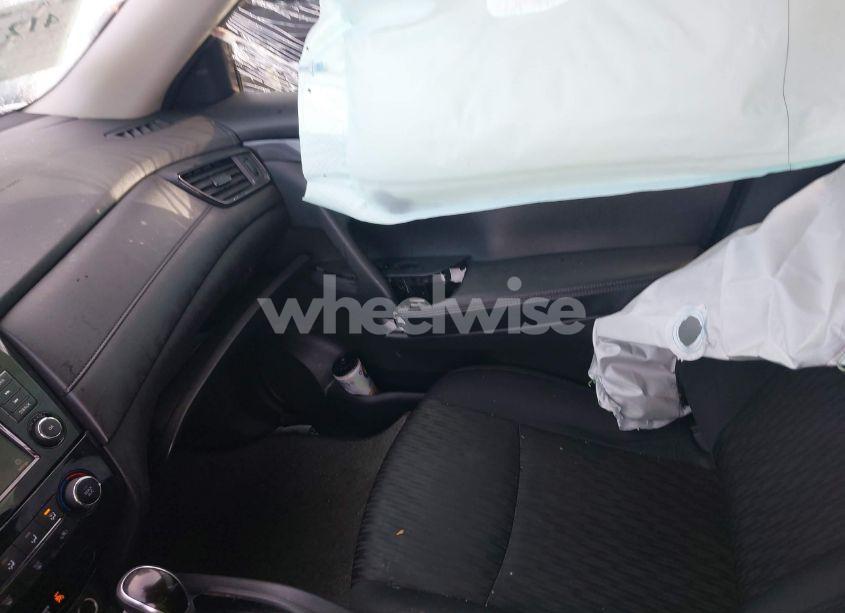 Photo 5 of 2019 Nissan Rogue S (VIN 5N1AT2MT7KC783987)