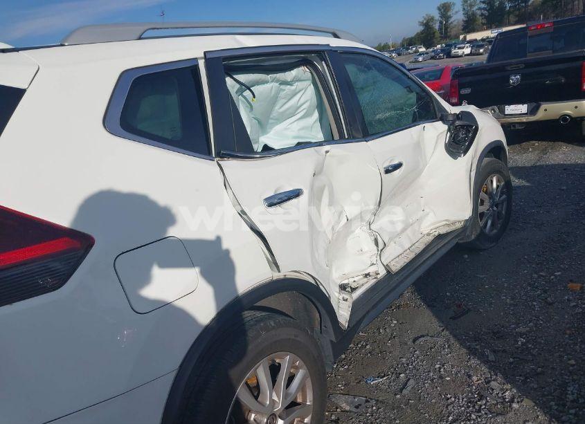 Photo 6 of 2019 Nissan Rogue S (VIN 5N1AT2MT7KC783987)