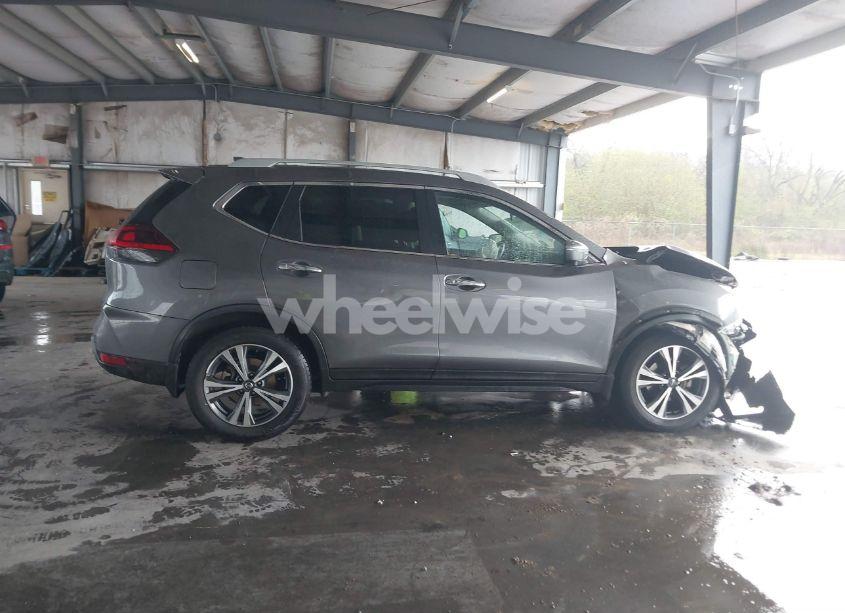 Photo 13 of 2019 Nissan Rogue SV (VIN 5N1AT2MT7KC784380)