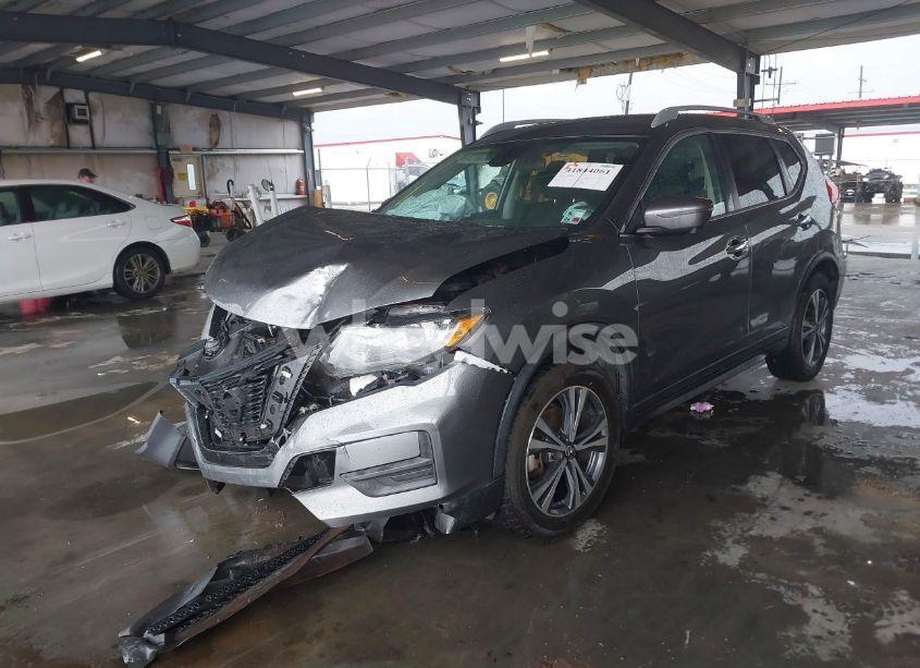 Photo 2 of 2019 Nissan Rogue SV (VIN 5N1AT2MT7KC784380)