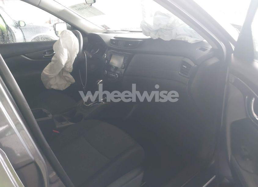 Photo 5 of 2019 Nissan Rogue SV (VIN 5N1AT2MT7KC784380)