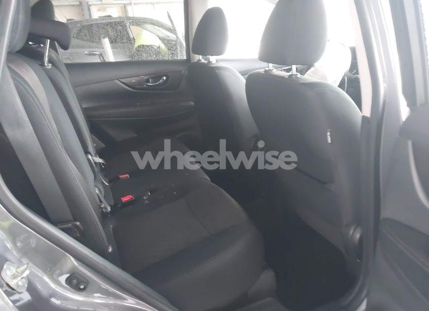 Photo 8 of 2019 Nissan Rogue SV (VIN 5N1AT2MT7KC784380)