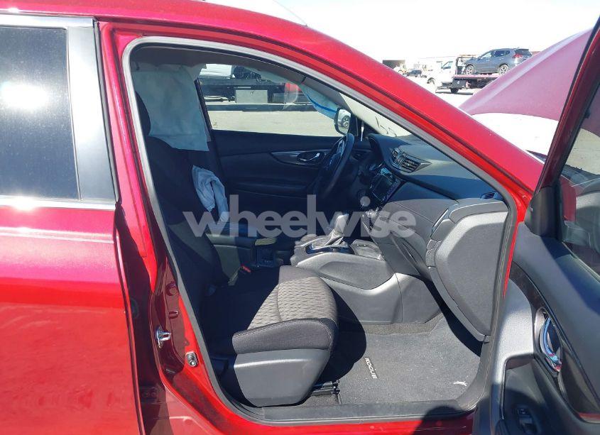 Photo 5 of 2019 Nissan Rogue SV (VIN 5N1AT2MT7KC799235)