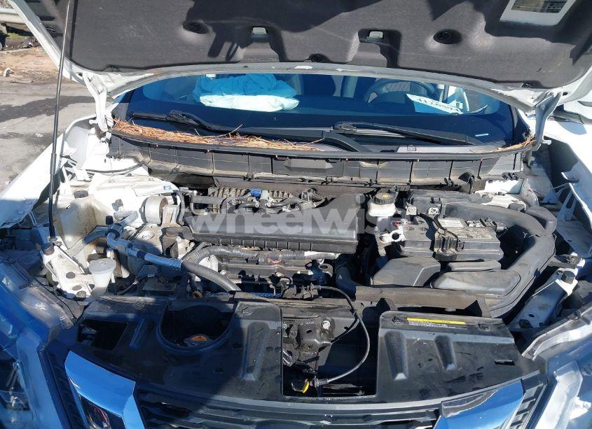 Photo 10 of 2019 Nissan Rogue S (VIN 5N1AT2MT7KC836591)