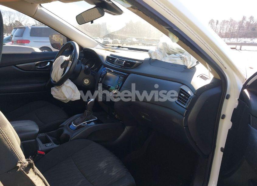 Photo 5 of 2019 Nissan Rogue S (VIN 5N1AT2MT7KC836591)