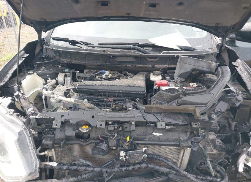 Photo 10 of 2019 Nissan Rogue S (VIN 5N1AT2MT7KC838356)