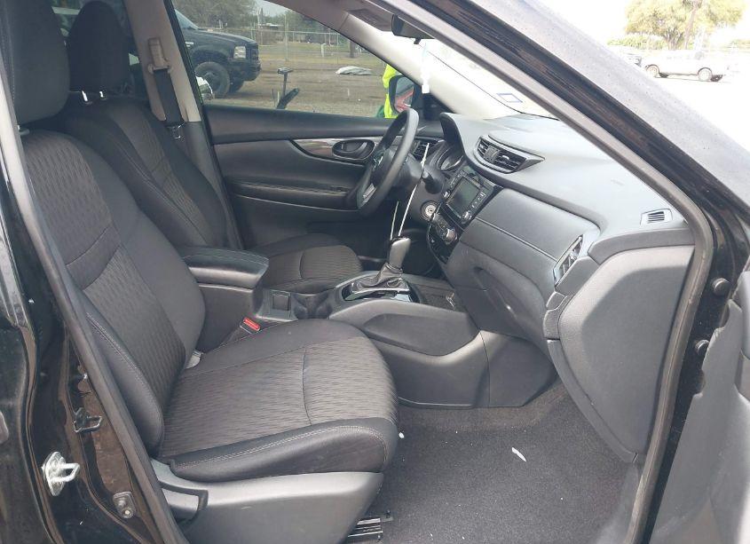 Photo 5 of 2019 Nissan Rogue S (VIN 5N1AT2MT7KC838356)