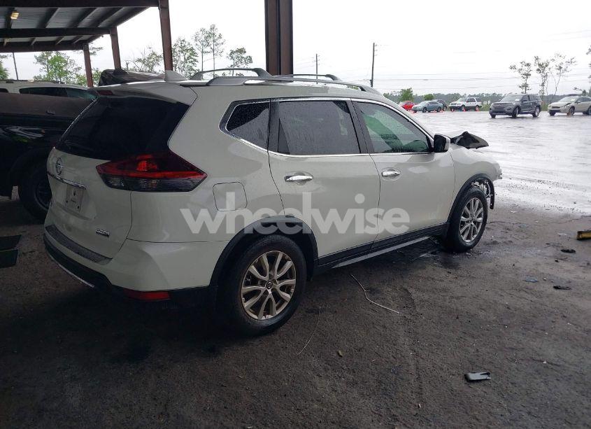 Photo 4 of 2019 Nissan Rogue S (VIN 5N1AT2MT7KC844450)