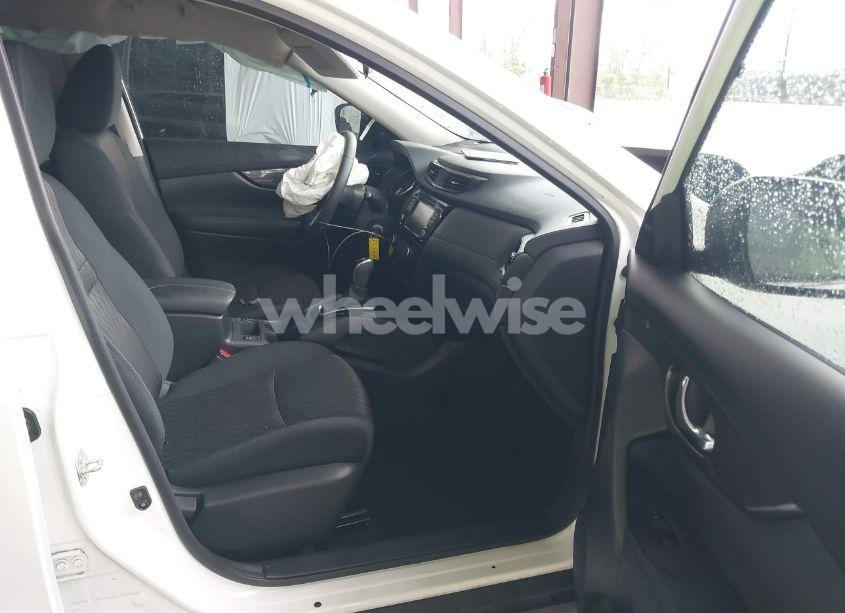 Photo 5 of 2019 Nissan Rogue S (VIN 5N1AT2MT7KC844450)