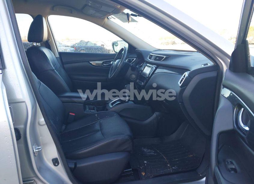 Photo 5 of 2016 Nissan Rogue SL (VIN 5N1AT2MT8GC788381)