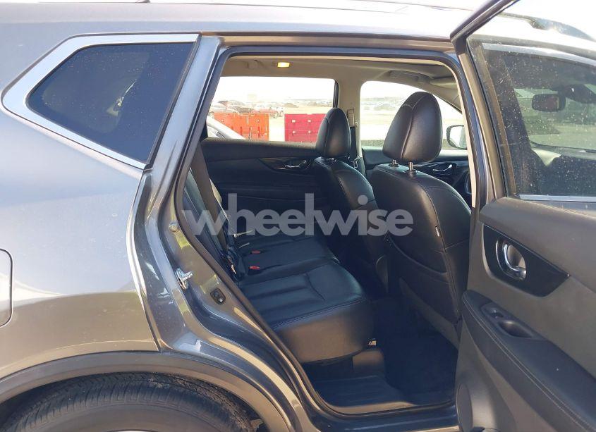 Photo 8 of 2017 Nissan Rogue SL (VIN 5N1AT2MT8HC749372)