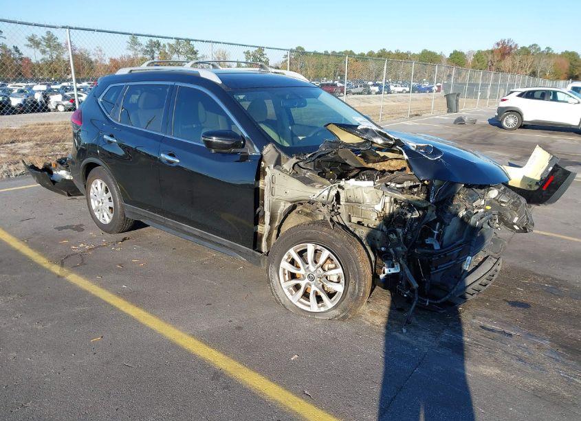 2017 Nissan Rogue SV (VIN 5N1AT2MT8HC751820) main photo