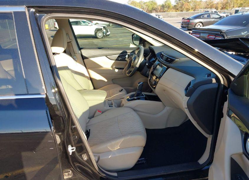 Photo 5 of 2017 Nissan Rogue SV (VIN 5N1AT2MT8HC751820)