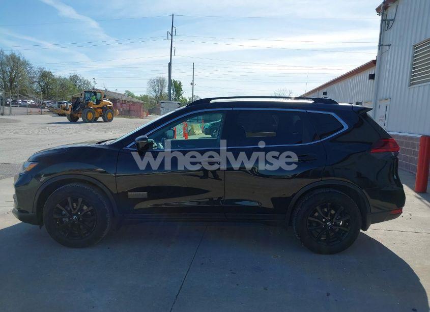 Photo 13 of 2017 Nissan Rogue SV (VIN 5N1AT2MT8HC755480)