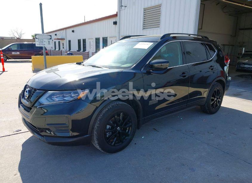 Photo 2 of 2017 Nissan Rogue SV (VIN 5N1AT2MT8HC755480)