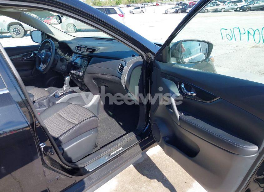 Photo 5 of 2017 Nissan Rogue SV (VIN 5N1AT2MT8HC755480)