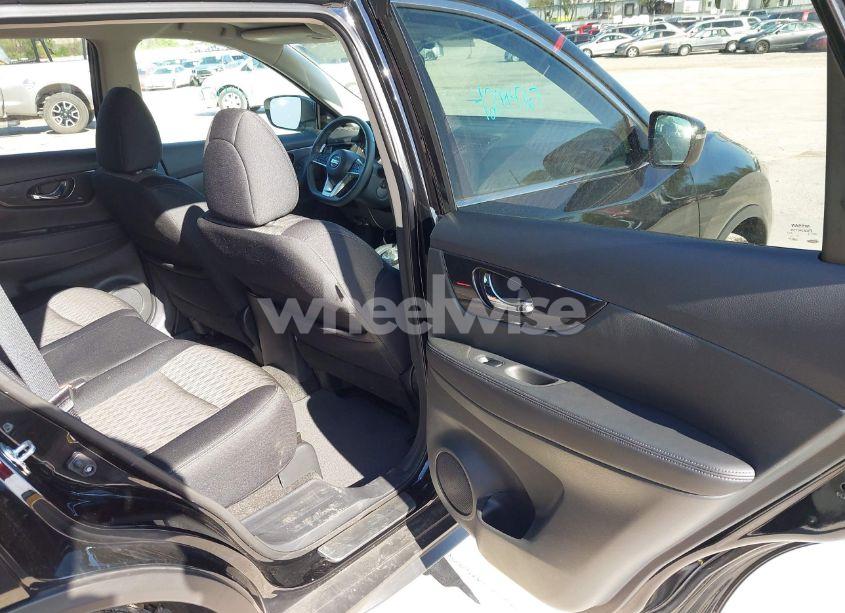 Photo 7 of 2017 Nissan Rogue SV (VIN 5N1AT2MT8HC755480)