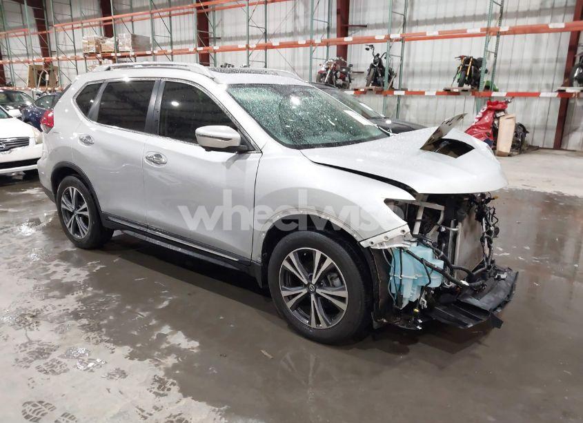 2017 Nissan Rogue SL (VIN 5N1AT2MT8HC784235) main photo