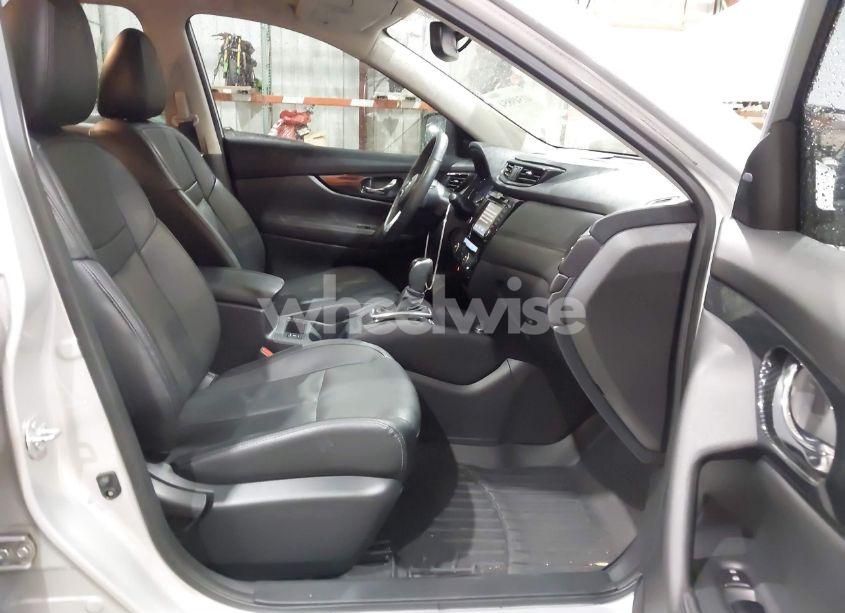 Photo 5 of 2017 Nissan Rogue SL (VIN 5N1AT2MT8HC784235)