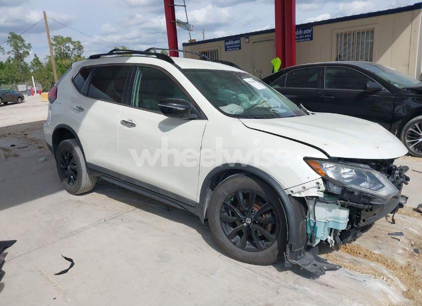 2017 Nissan Rogue SV (VIN 5N1AT2MT8HC848547) main photo