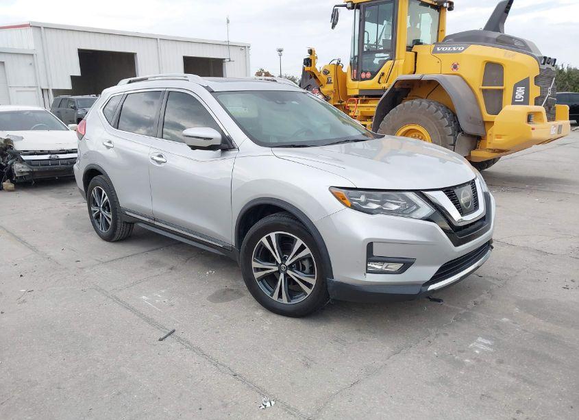 2017 Nissan Rogue SL (VIN 5N1AT2MT8HC864392) main photo