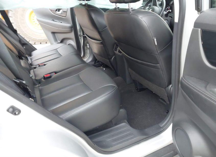 Photo 8 of 2017 Nissan Rogue SL (VIN 5N1AT2MT8HC864392)