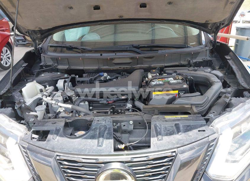 Photo 10 of 2018 Nissan Rogue SV (VIN 5N1AT2MT8JC767506)