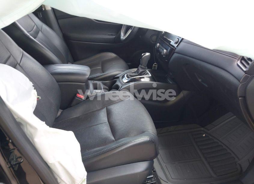 Photo 5 of 2018 Nissan Rogue SV (VIN 5N1AT2MT8JC767506)