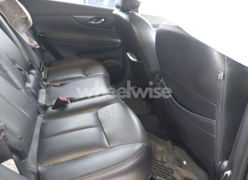 Photo 8 of 2018 Nissan Rogue SV (VIN 5N1AT2MT8JC767506)