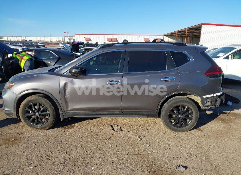 Photo 14 of 2018 Nissan Rogue SV (VIN 5N1AT2MT8JC787965)