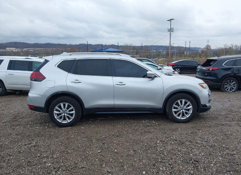 Photo 13 of 2019 Nissan Rogue SV (VIN 5N1AT2MT8KC704598)