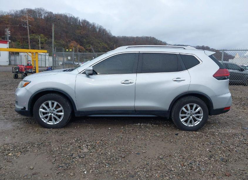 Photo 14 of 2019 Nissan Rogue SV (VIN 5N1AT2MT8KC704598)