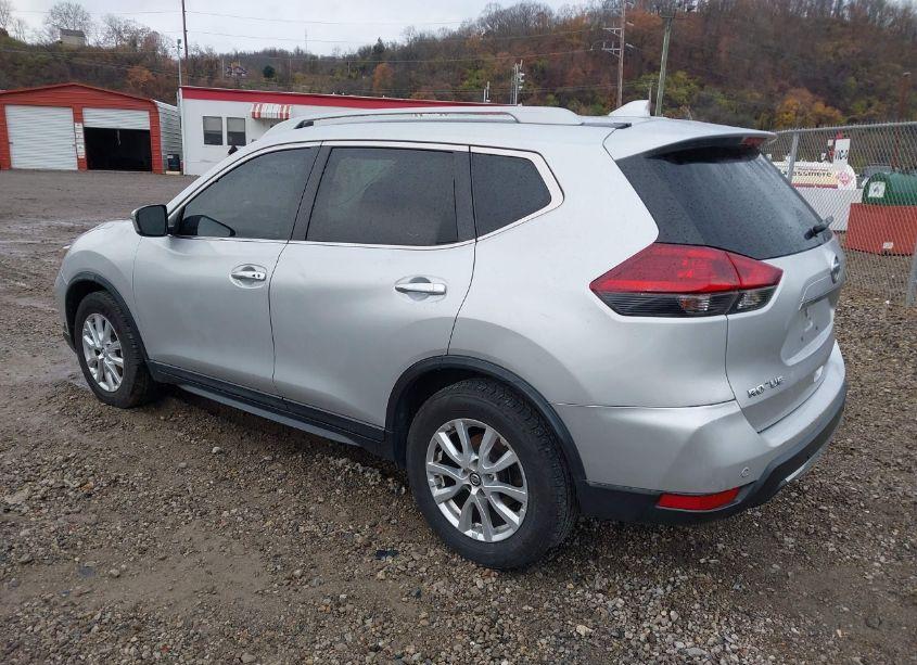 Photo 3 of 2019 Nissan Rogue SV (VIN 5N1AT2MT8KC704598)