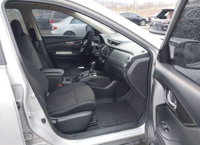 Photo 5 of 2019 Nissan Rogue SV (VIN 5N1AT2MT8KC704598)