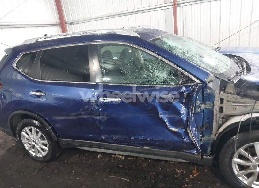 Photo 13 of 2019 Nissan Rogue SV (VIN 5N1AT2MT8KC705489)