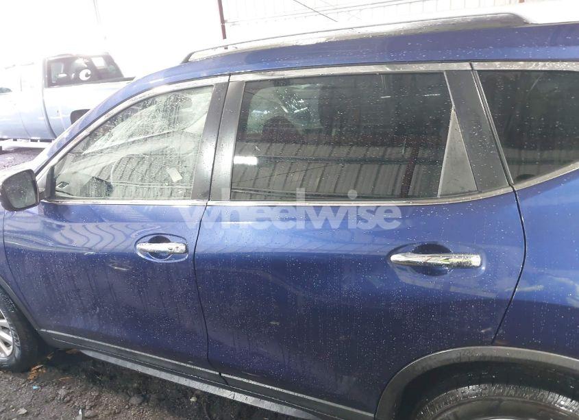 Photo 14 of 2019 Nissan Rogue SV (VIN 5N1AT2MT8KC705489)