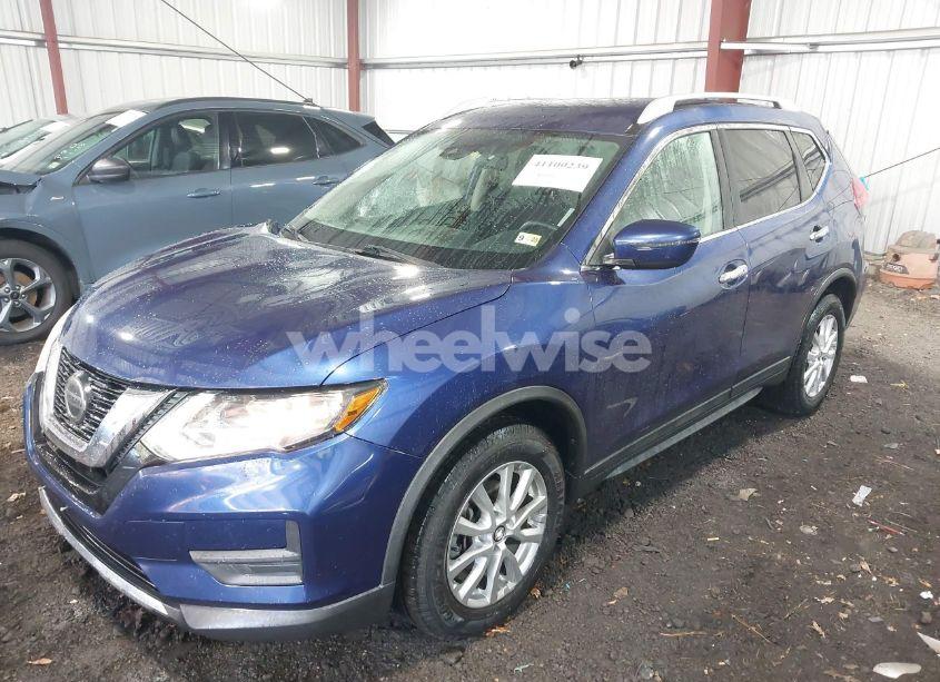 Photo 2 of 2019 Nissan Rogue SV (VIN 5N1AT2MT8KC705489)
