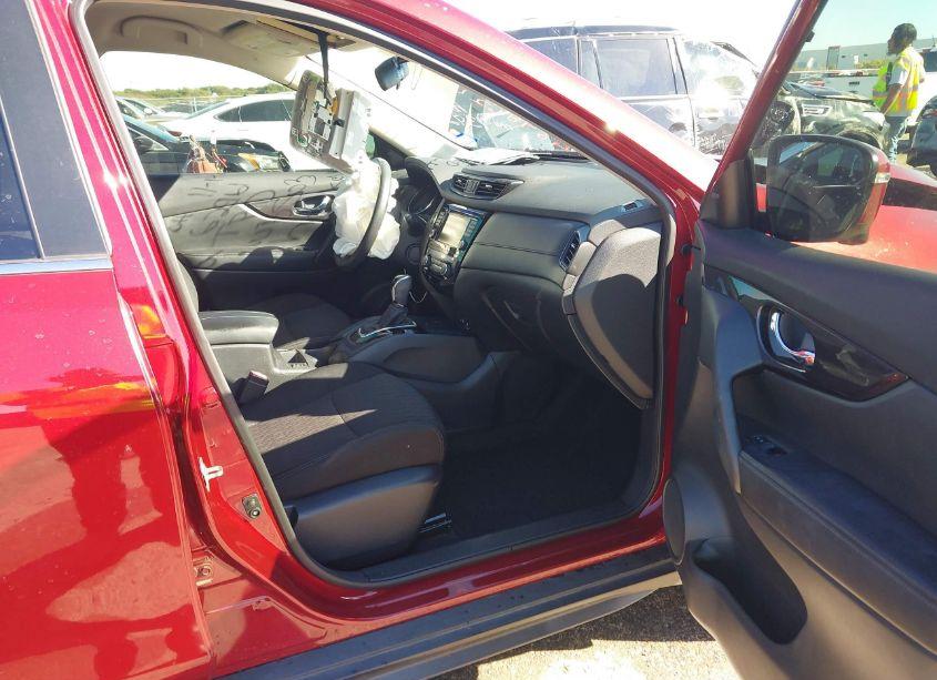 Photo 5 of 2019 Nissan Rogue SV (VIN 5N1AT2MT8KC709784)