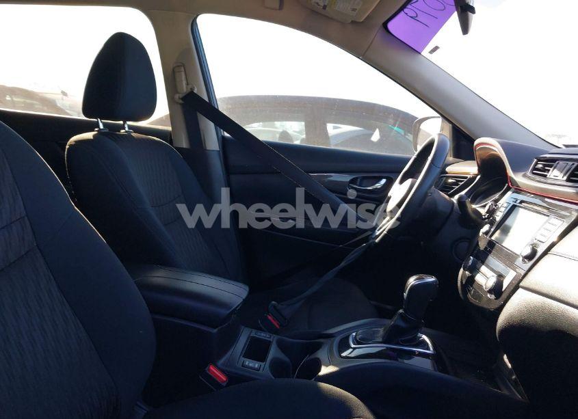 Photo 5 of 2019 Nissan Rogue SV (VIN 5N1AT2MT8KC782606)