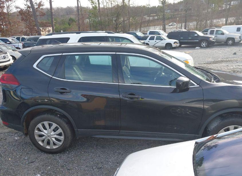 Photo 14 of 2019 Nissan Rogue S (VIN 5N1AT2MT8KC801607)