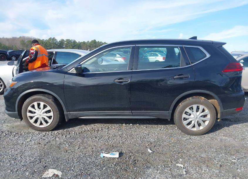 Photo 15 of 2019 Nissan Rogue S (VIN 5N1AT2MT8KC801607)