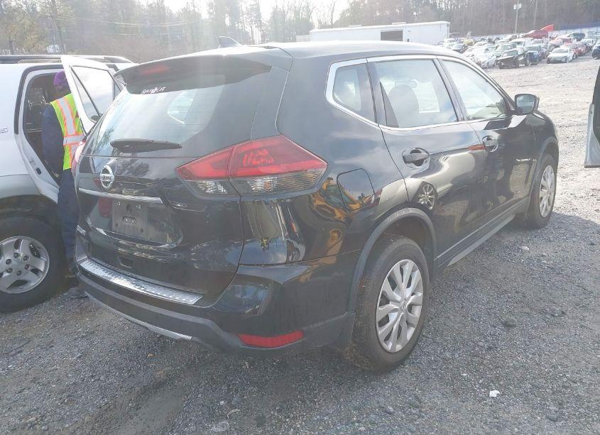 Photo 4 of 2019 Nissan Rogue S (VIN 5N1AT2MT8KC801607)