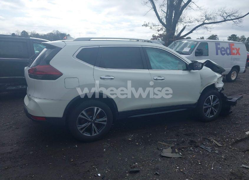 Photo 13 of 2019 Nissan Rogue SV (VIN 5N1AT2MT8KC817404)