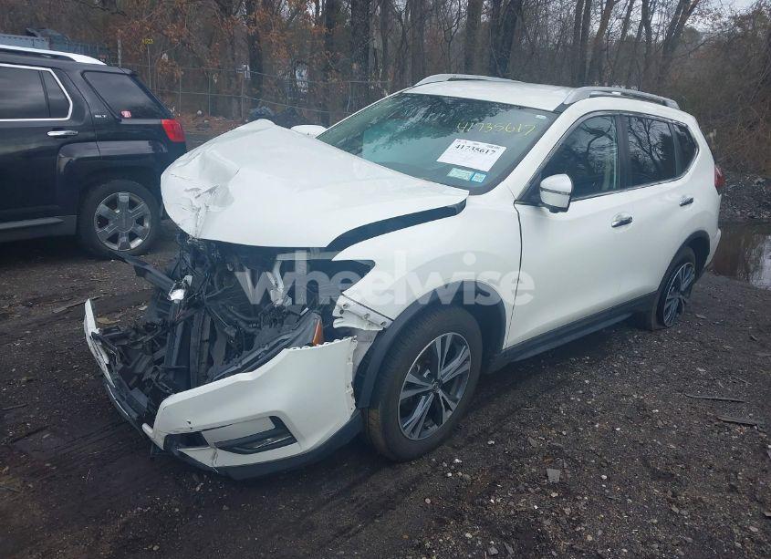 Photo 2 of 2019 Nissan Rogue SV (VIN 5N1AT2MT8KC817404)