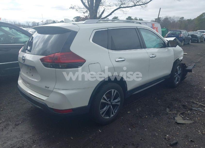 Photo 4 of 2019 Nissan Rogue SV (VIN 5N1AT2MT8KC817404)
