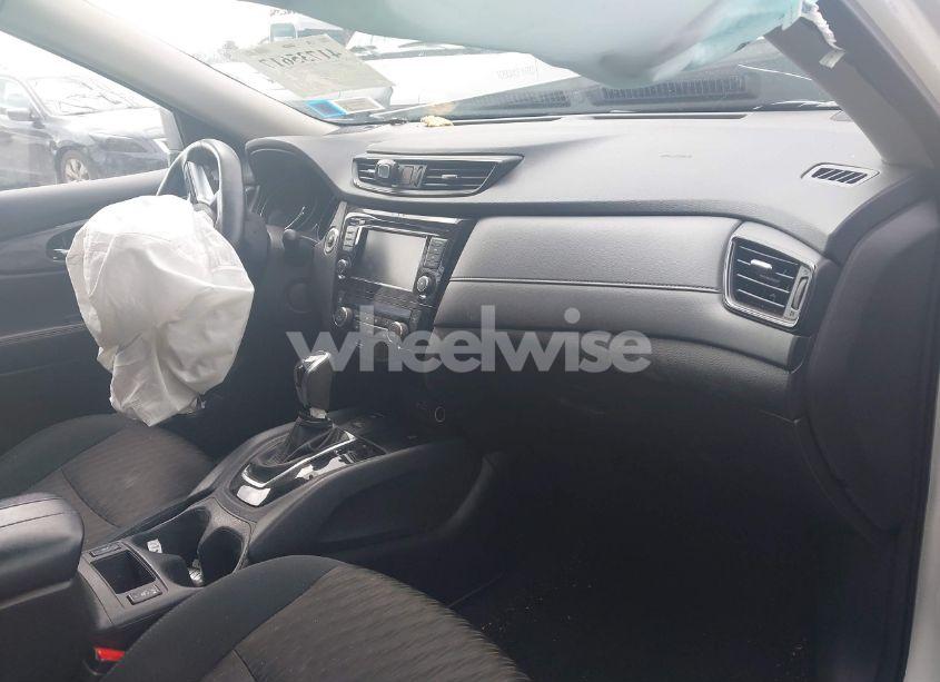 Photo 5 of 2019 Nissan Rogue SV (VIN 5N1AT2MT8KC817404)