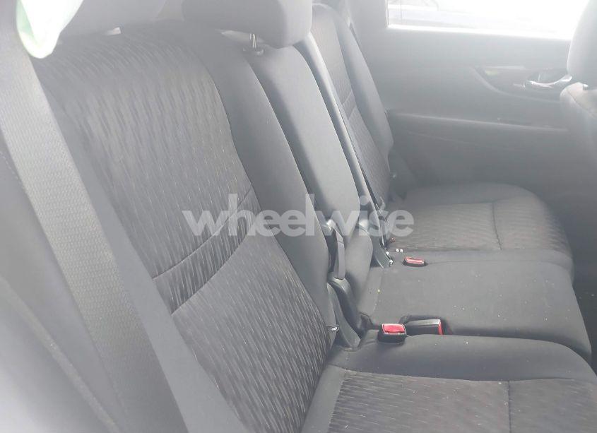 Photo 8 of 2019 Nissan Rogue SV (VIN 5N1AT2MT8KC817404)