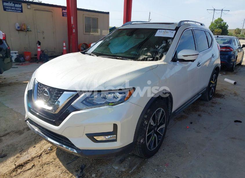 Photo 2 of 2020 Nissan Rogue SL FWD (VIN 5N1AT2MT8LC706157)