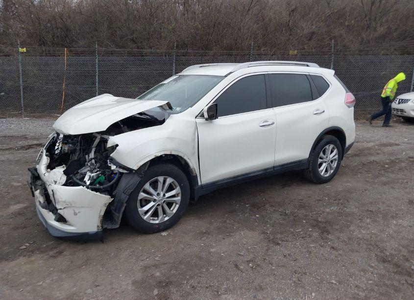 Photo 2 of 2015 Nissan Rogue SV (VIN 5N1AT2MT9FC754108)